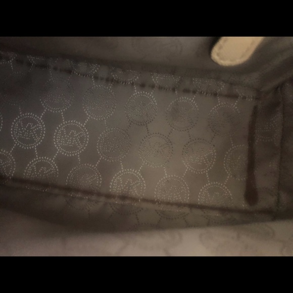 Small Michael Kors crossbody. - Picture 3 of 6